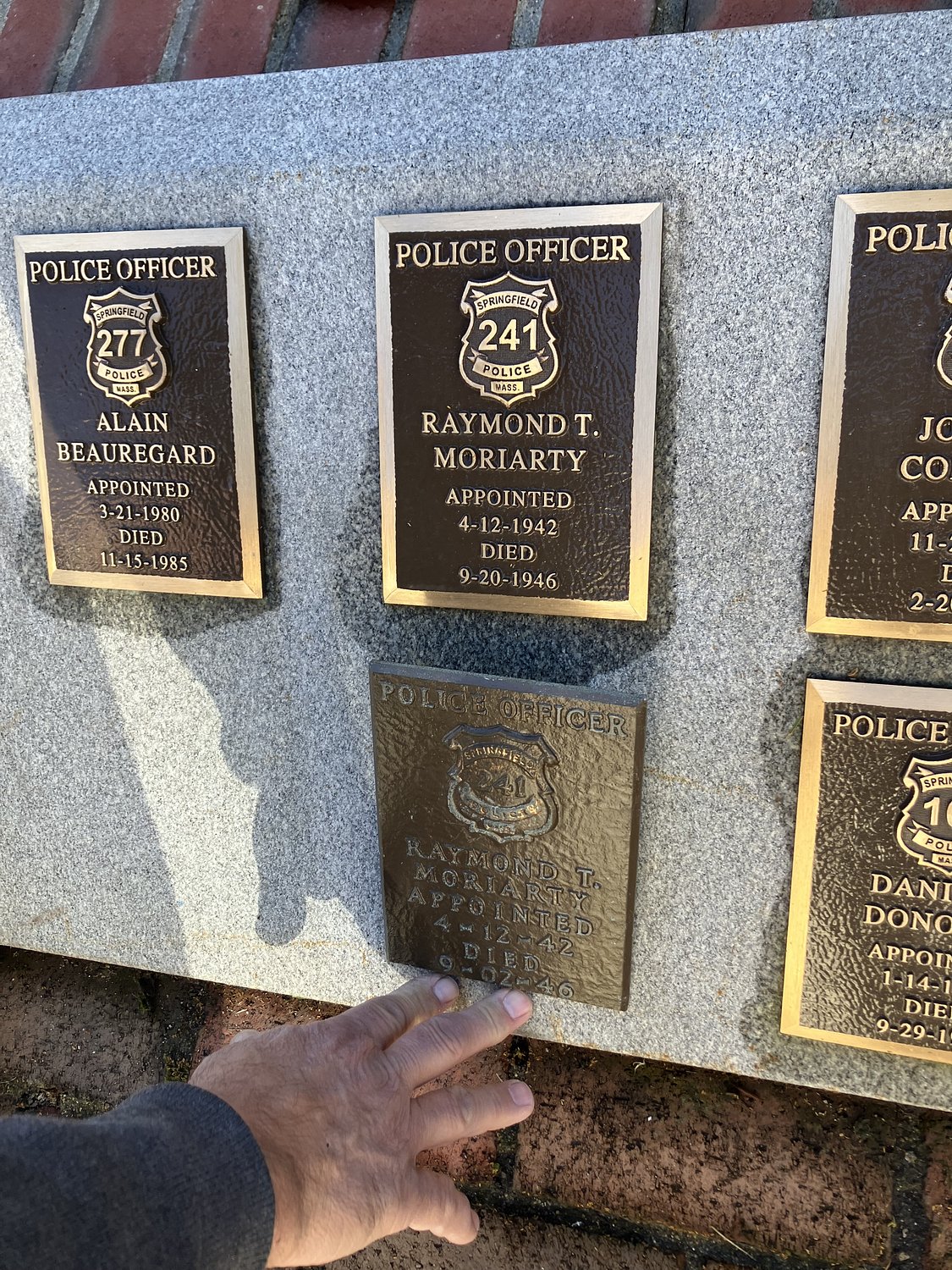 Family of Springfield officer killed 80 years ago claims memorial plaque