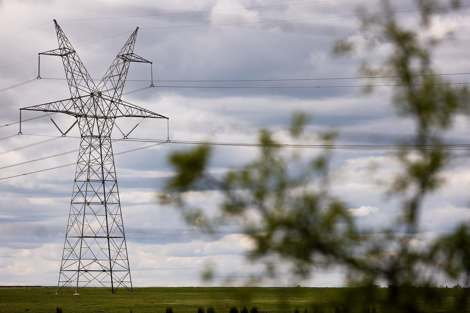 Texas lawmakers want to halt plan to build high-voltage transmission lines across the state