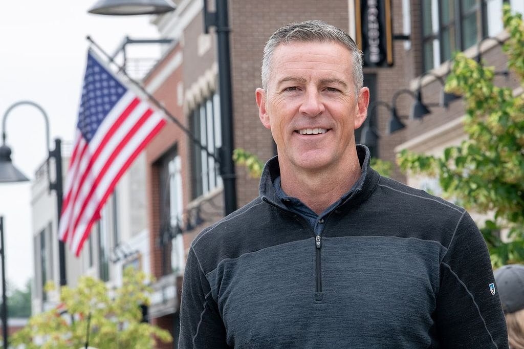 Democrats hope Navy SEAL can block far-left activist from nomination in Michigan battleground district 
