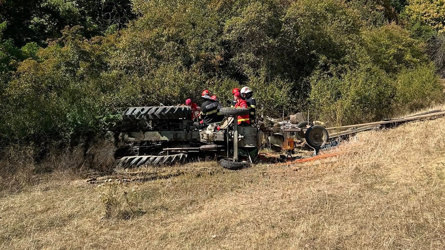UPDATE. Cristian: Bărbat de 72 de ani, prins sub tractor și transportat la spital
