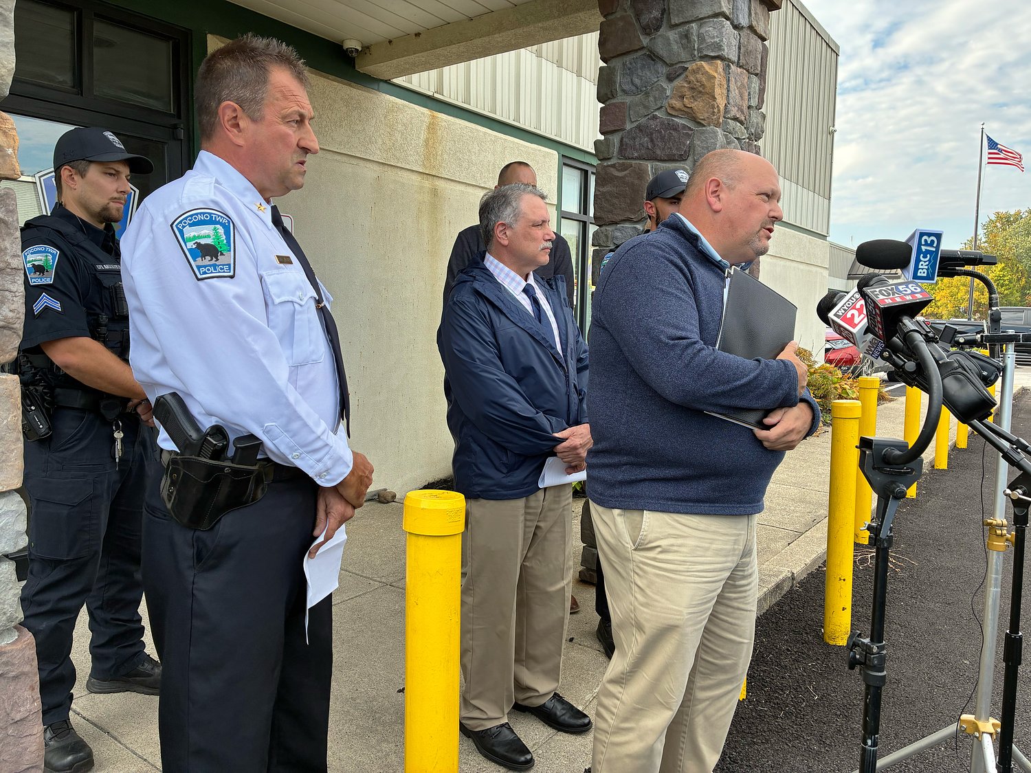 Mom stabbed husband, 3-year-old son to death in Poconos waterpark hotel room: police
