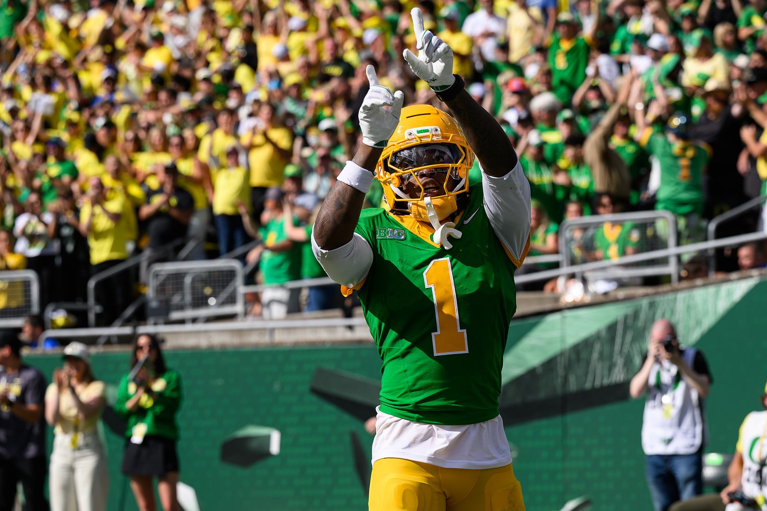 Ducks hold on 34-27 in surprising thriller over Boise State