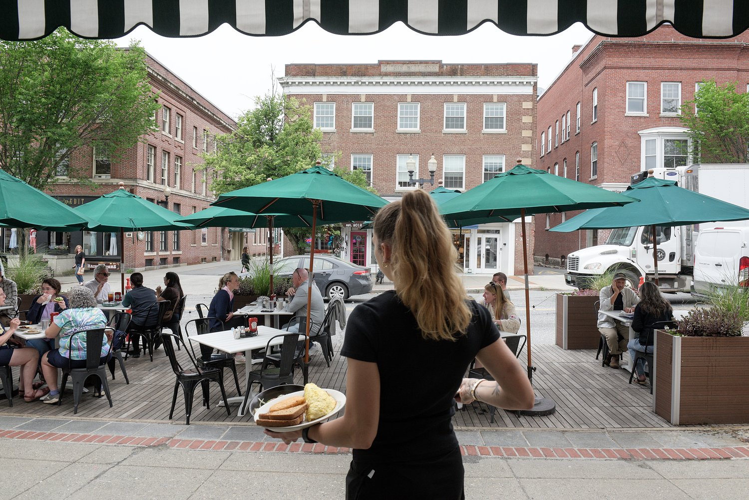 Seasonal outdoor seating remains popular in spite of parking losses