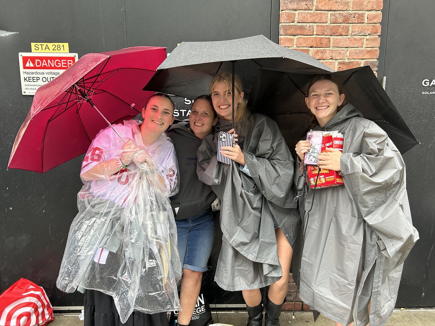 Noah Kahan fans wait hours in rain for folk star’s Tuesday night Boston show