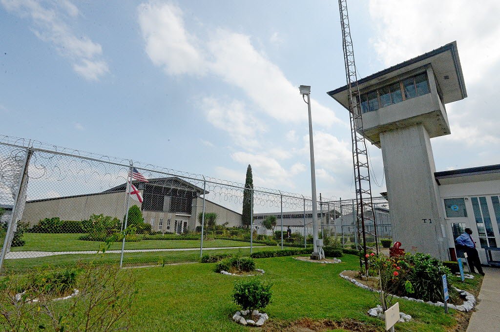 Alabama Supreme Court shields prison guard from lawsuit over inmate stabbing