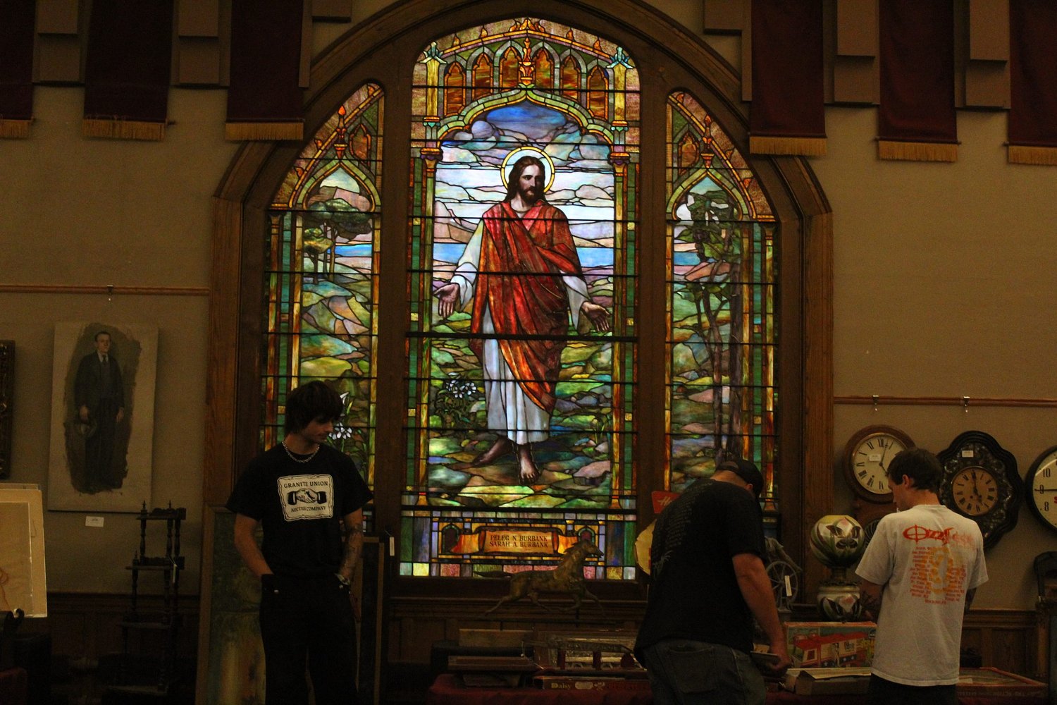 New auction house in Franklin revives in-person bidding