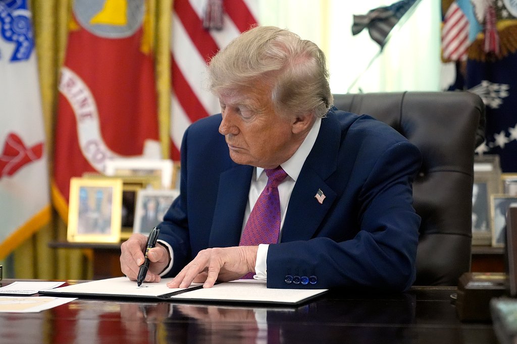 Trump signs order renaming Lake Ontario as 'Lake America' in the United States
