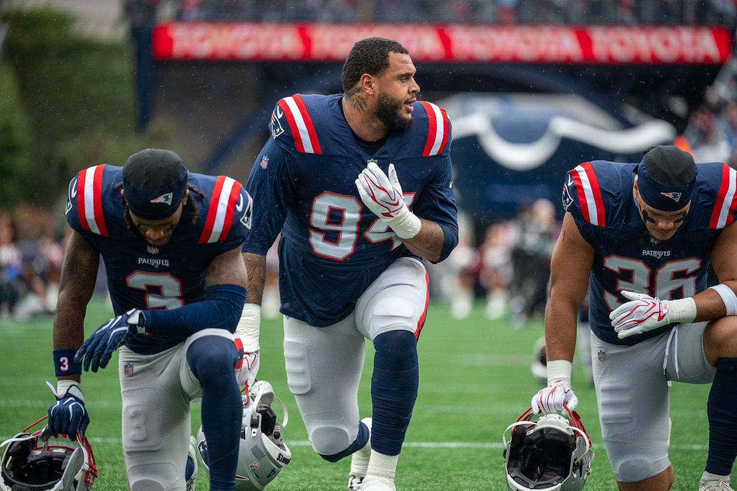 Patriots defensive tackle takes shot at Aaron Rodgers, rips Steelers offensive star