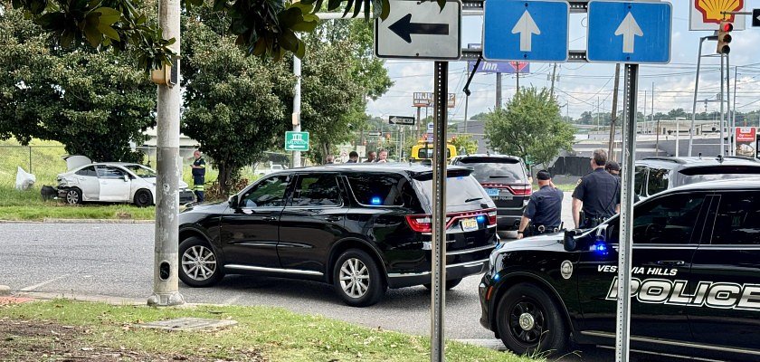 Man fleeing Vestavia Hills police hits pedestrian at downtown Birmingham intersection