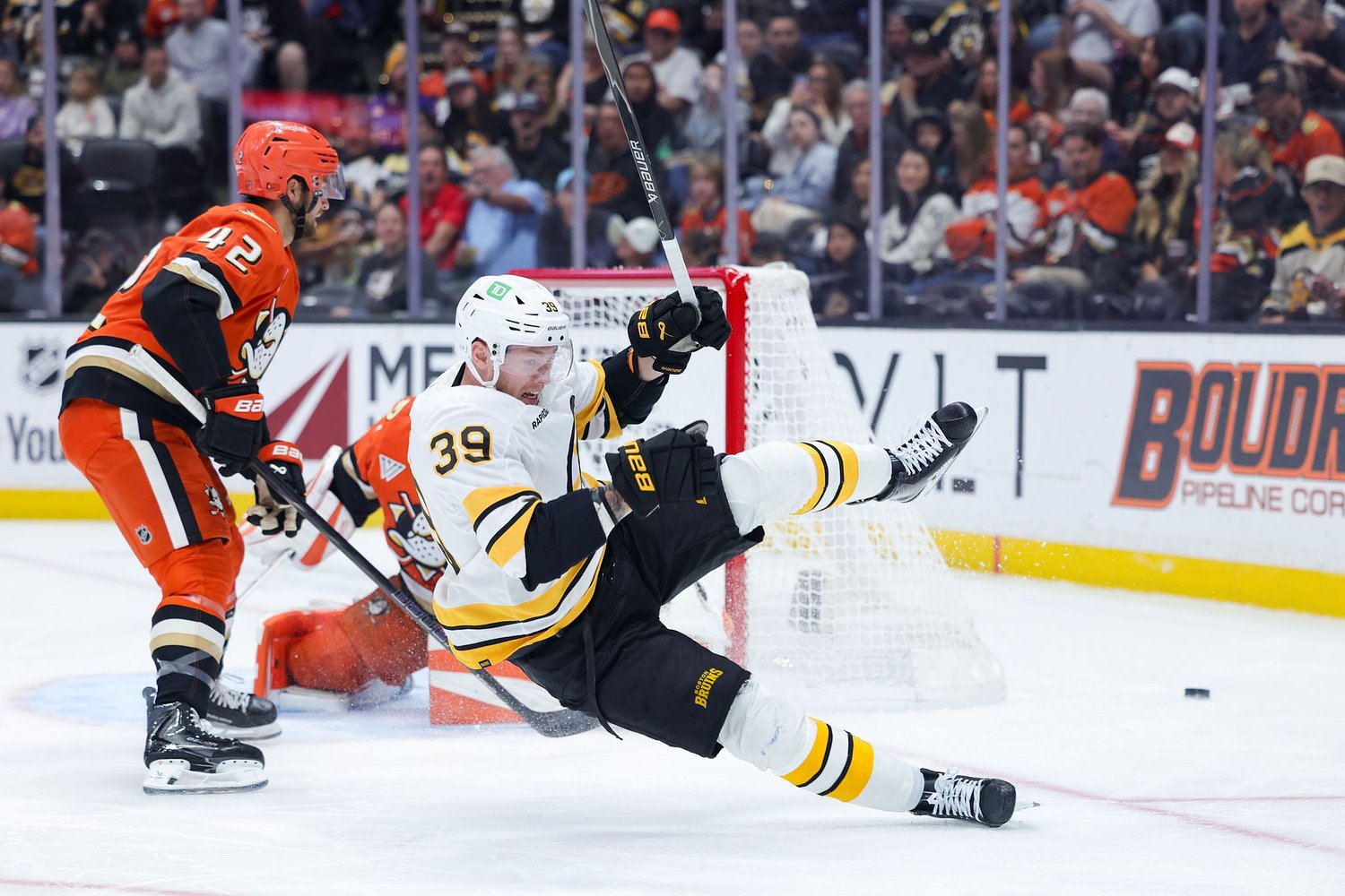 Elias Lindholm's big 3rd period sparks streaking Bruins' comeback for 4-2 win over Ducks