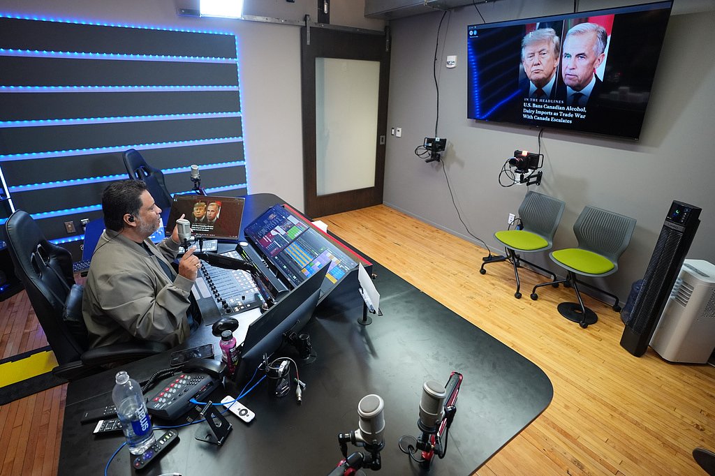A Spanish-language radio show overflows with voters' frustration in Pennsylvania battleground