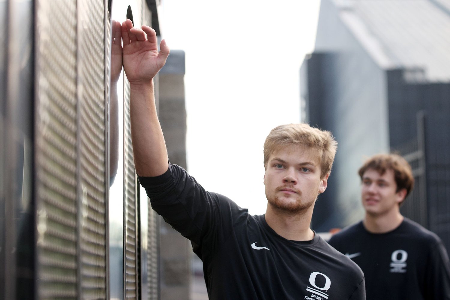 Thomas starts at QB for Oregon over Raiola against Nebraska