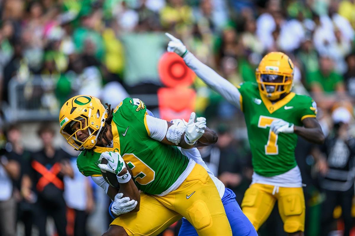 Live updates: Ducks and Broncos tied heading into fourth quarter