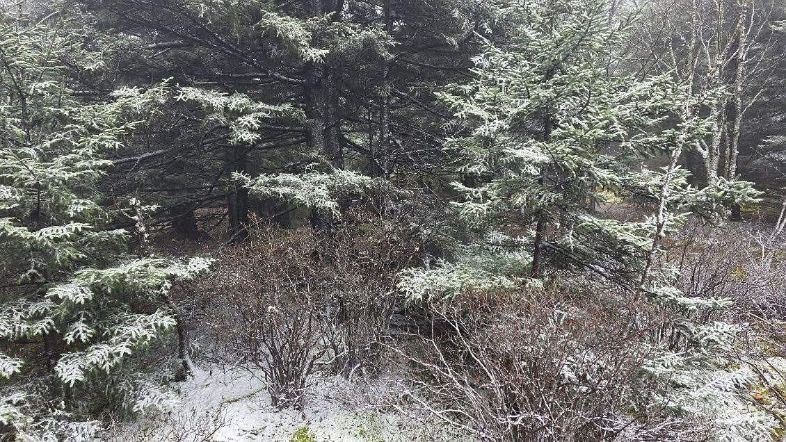 Weekend snow on highest peaks opens up peek at winter snow potential