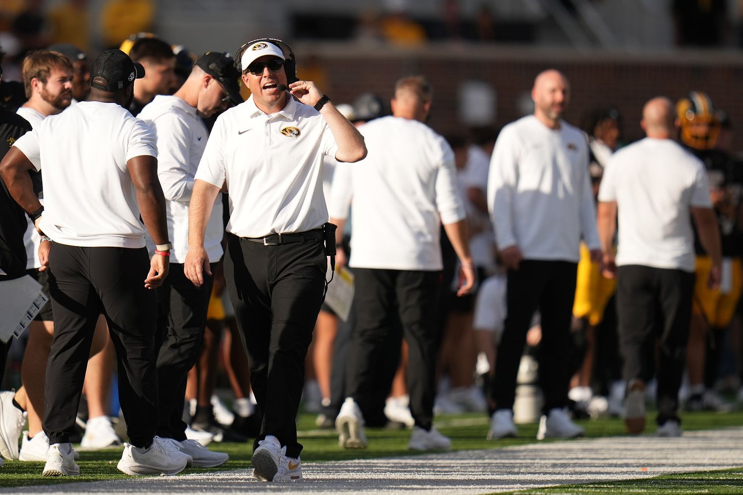 Missouri freshman offensive lineman Johnnie 'DJ' Jones is hospitalized, needs a heart transplant