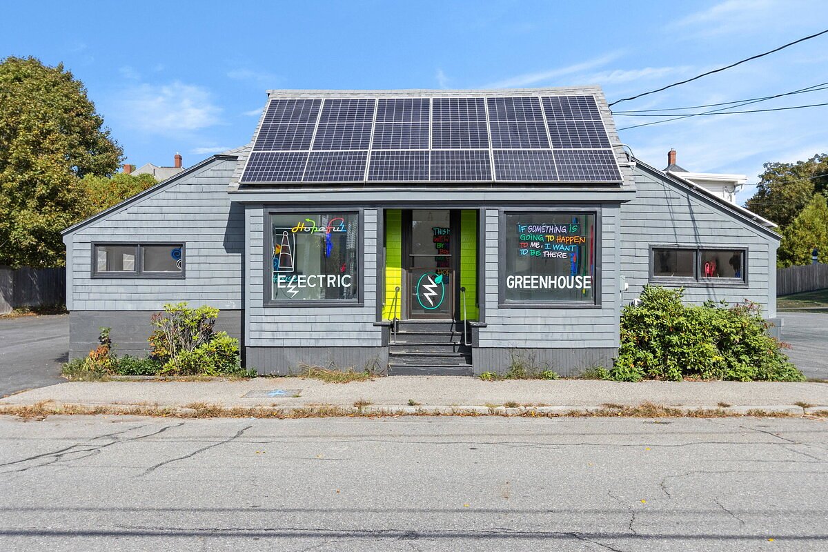 Portland home and ‘Hopeful’ sign artist’s studio available for $899K