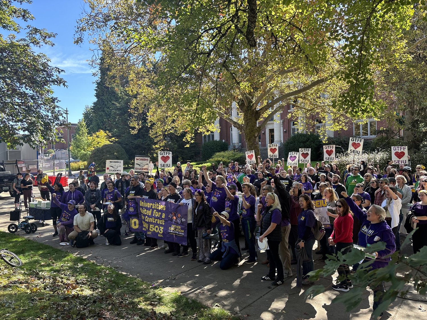 ‘We won’: UO workers celebrate last-minute deal that averted planned strike