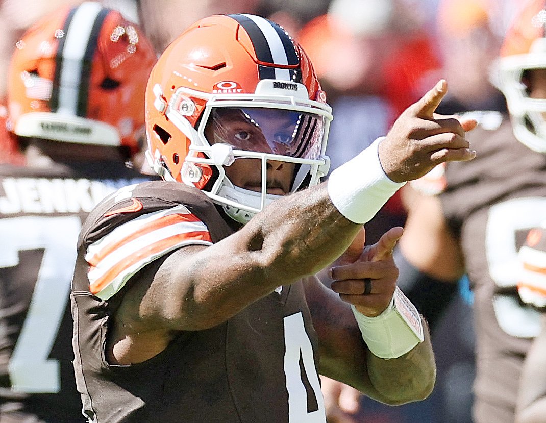 Deshaun Watson turns the boos into cheers with a 21-18 come-from-behind upset of the Panthers in the home opener