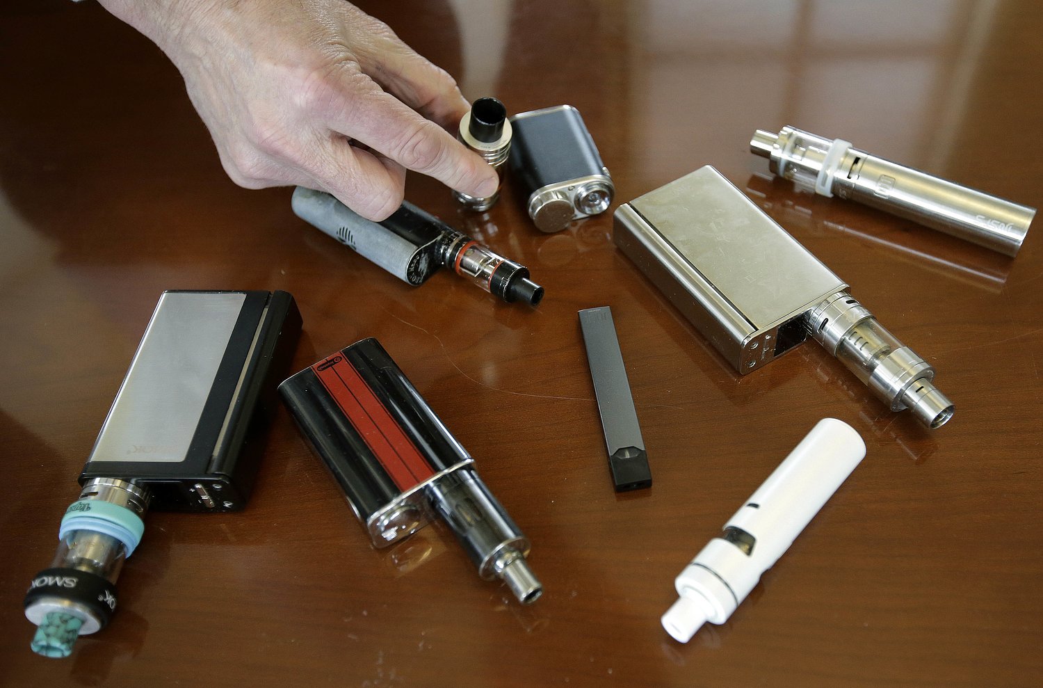 N.J. store owners charged with selling nicotine vapes to minors