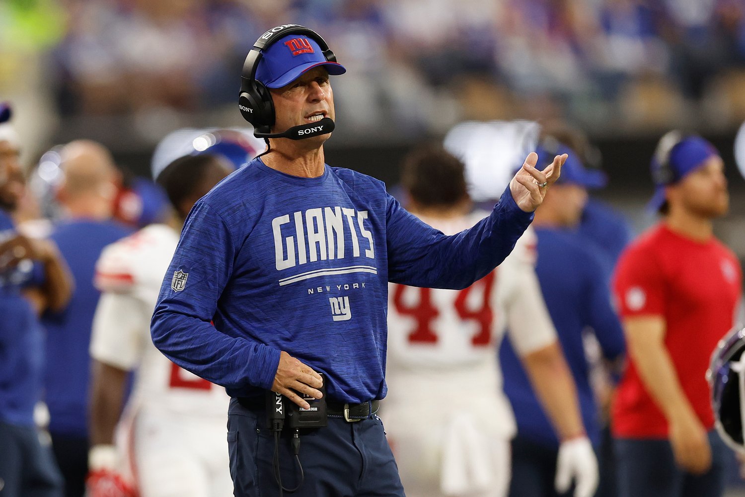 As Jaxson Dart goes down, ailing Giants flop at Rams, spinning season into uncertainty
