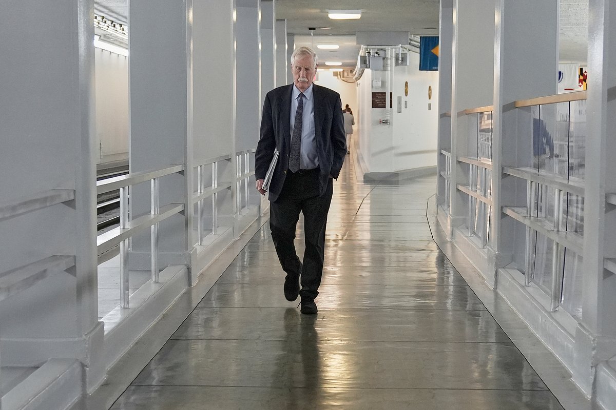Letter: Thanks to Angus King for seeking to lower credit card swipe fees