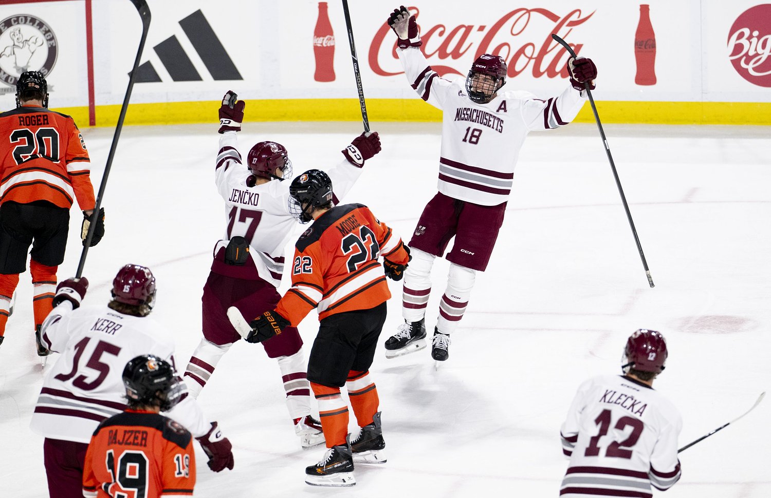 UMass hockey: Minutemen offense erupts in 5-1 win over RIT