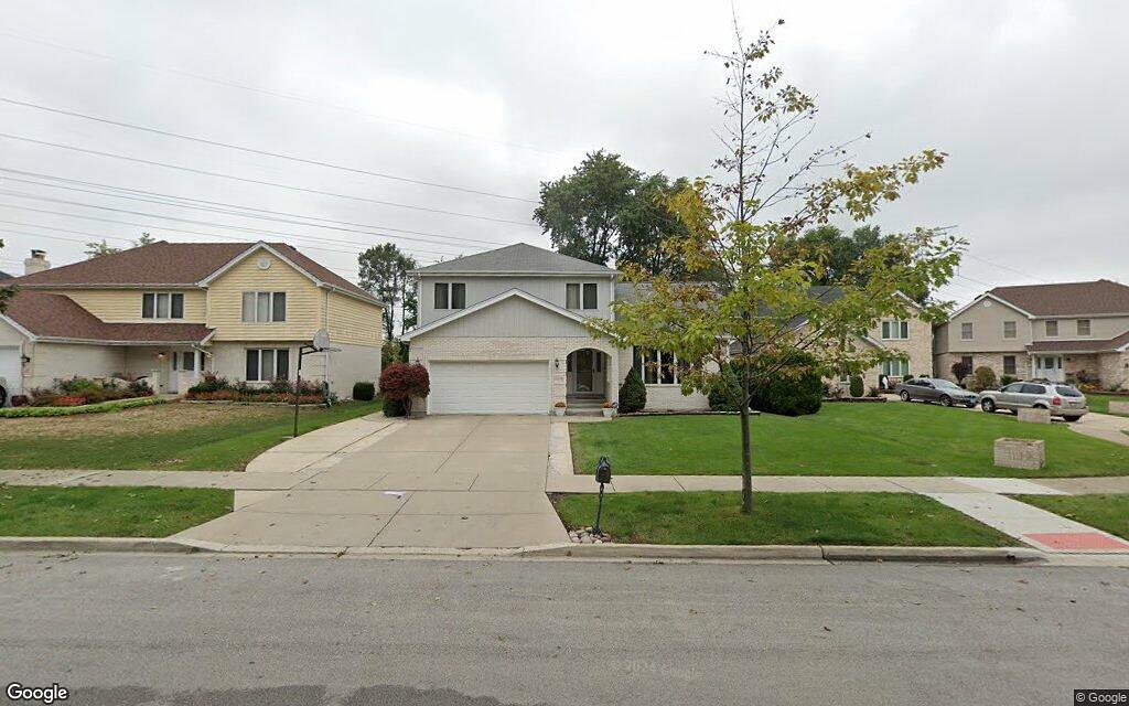 Single-family home sells in Addison for $565,000