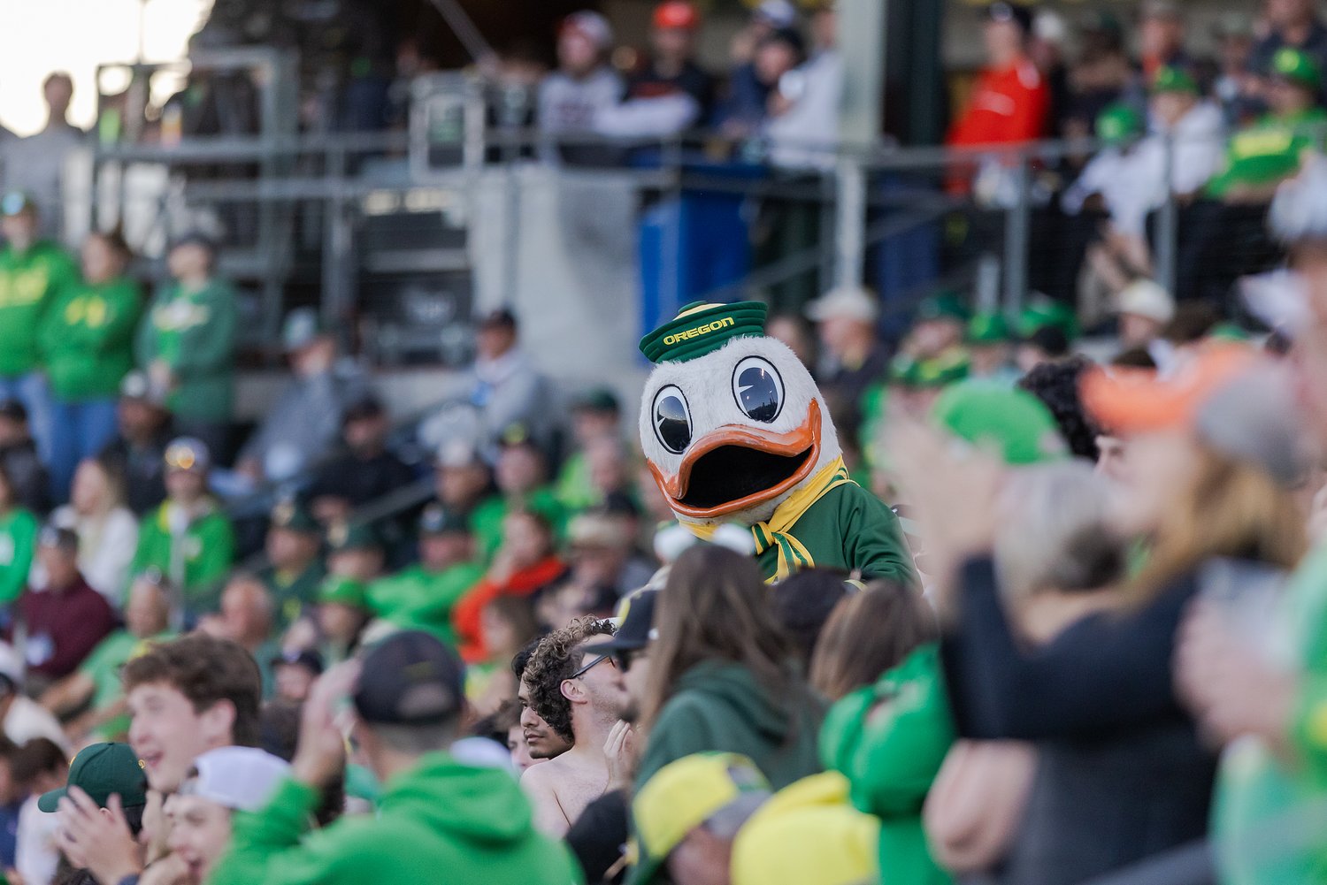 Oregon Ducks take a gamble on talented catcher who struggled at previous two programs