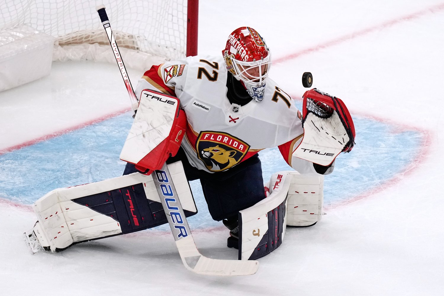 Bruins rival signs Stanley Cup champion goalie on Day 1 of free agency