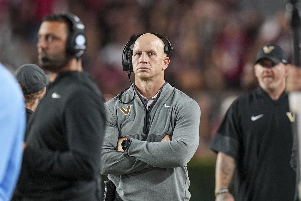 SEC coach speaks out after receiver was arrested, kicked off team