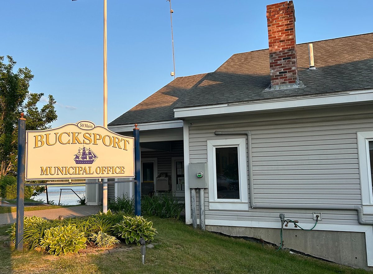 Bucksport approves temporary data center ban