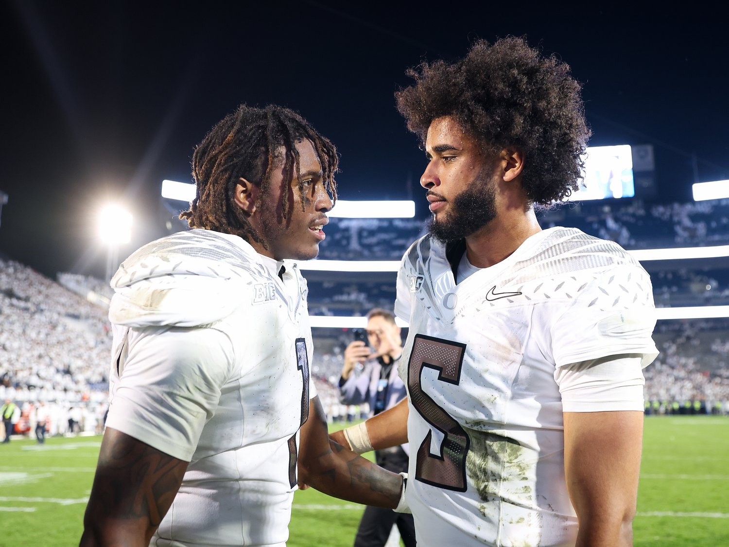 Oregon Ducks players react to losing Dante Moore for the season: ‘It was bad news to hear’