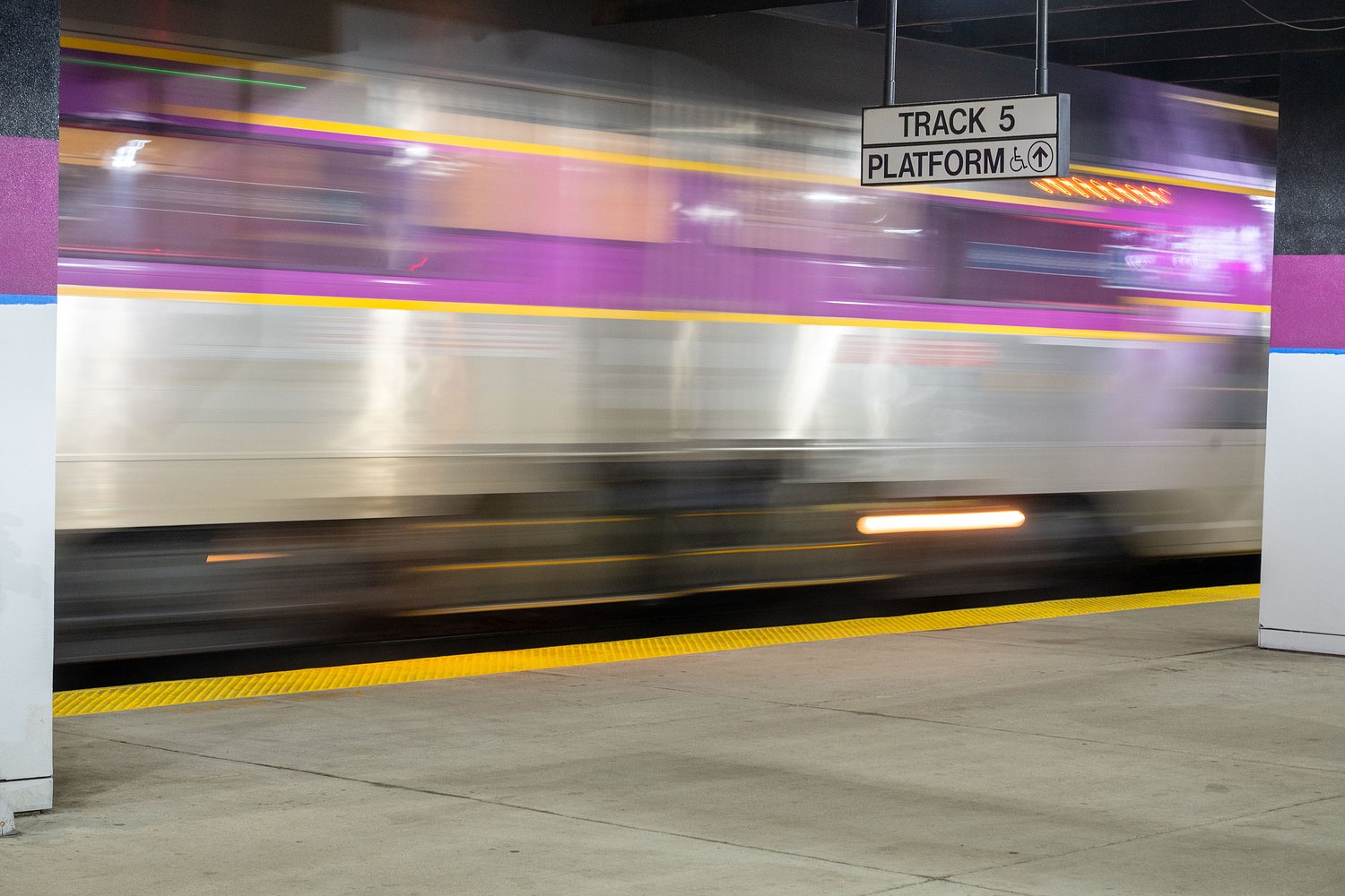 MBTA approves new electric and diesel trains in $310M deal