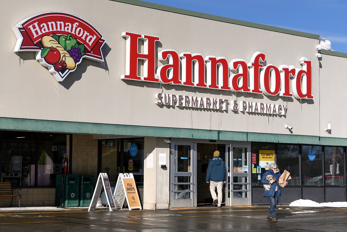 Hannaford reaches $9M settlement over manager pay