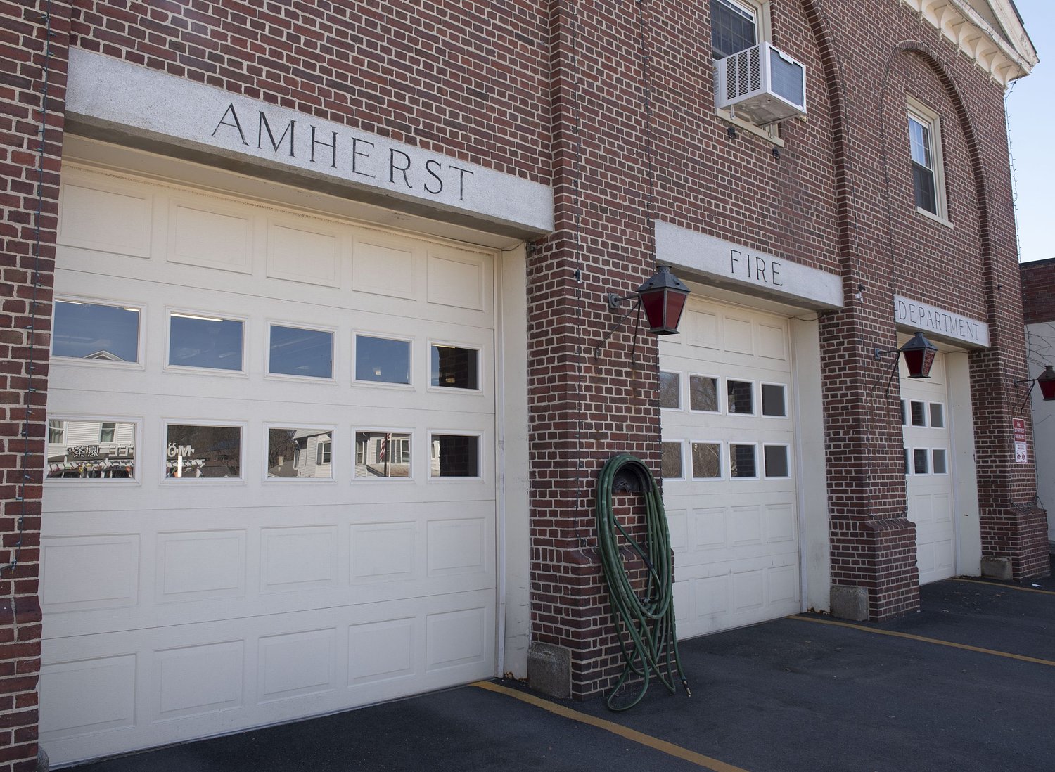 Fire at The Boulders apartments in Amherst displaces 3, forces brief evacuation