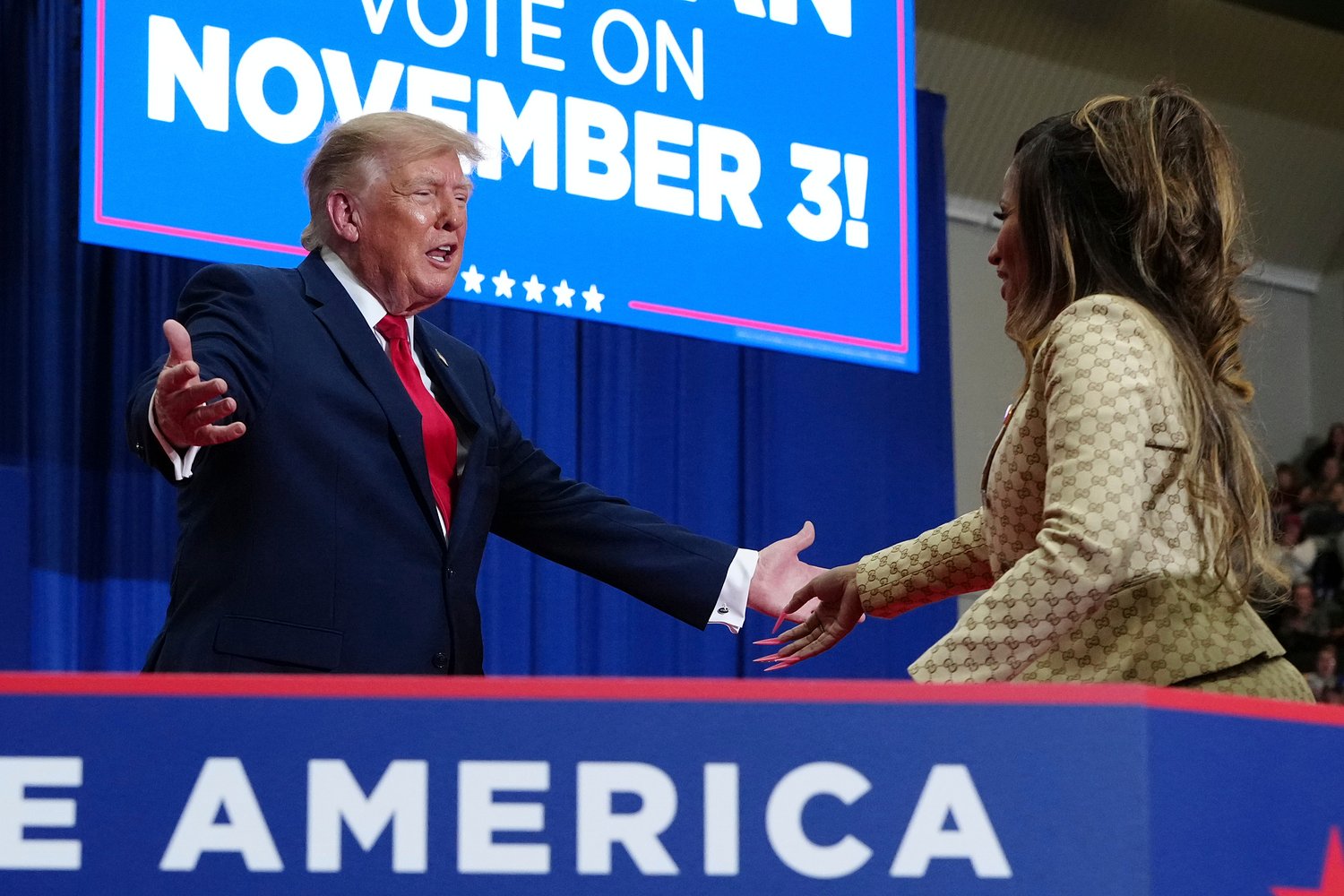Popular comedian brutally mocks Trump’s obsession with butts: ‘He’s transfixed’