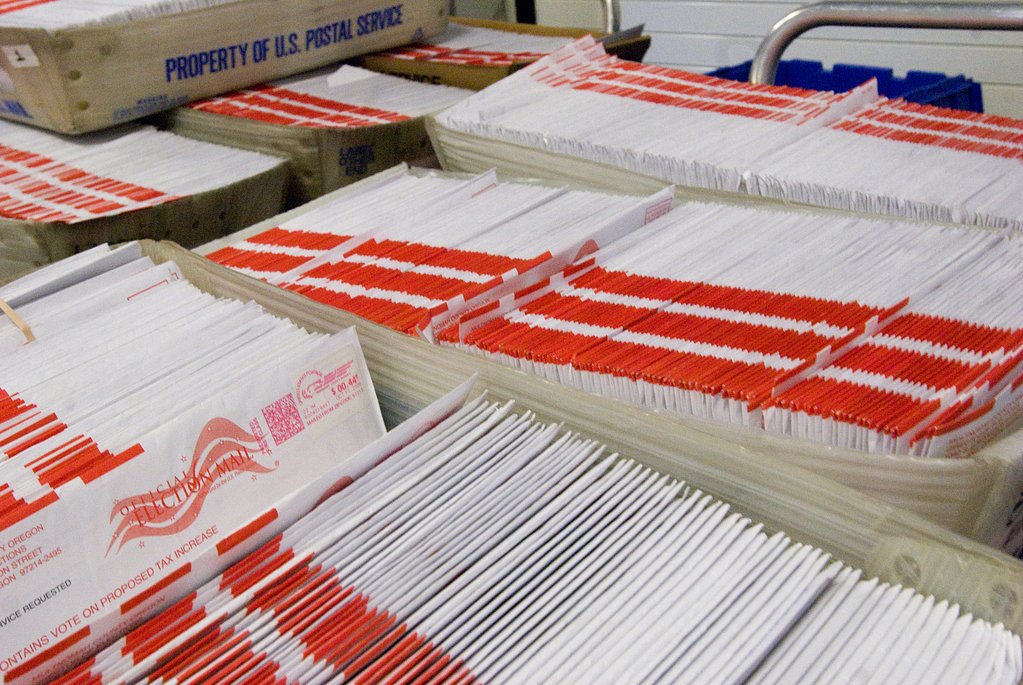 Judge reinstates pause on Trump order limiting mail ballots