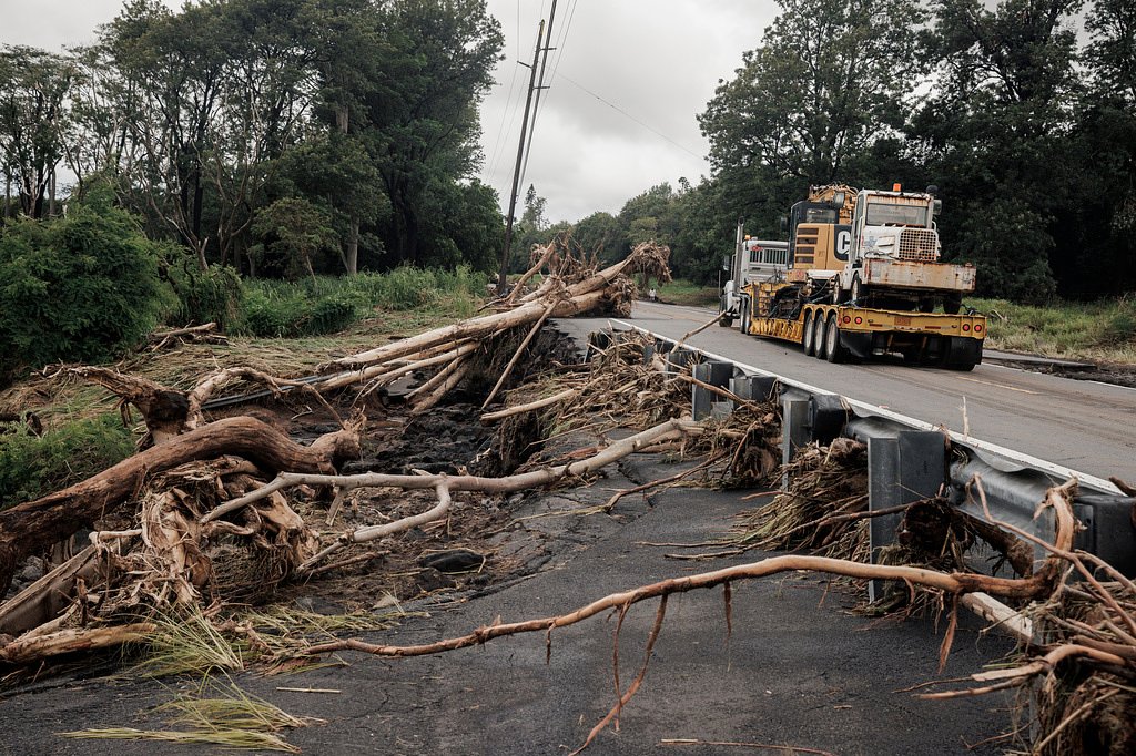 Crews work to restore power to thousands after Lala raked Hawaii
