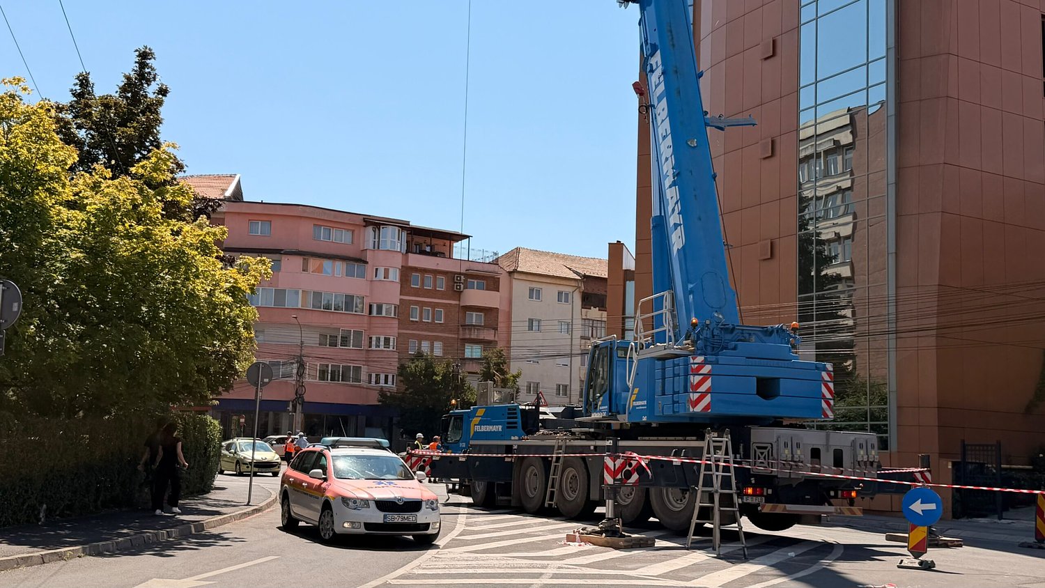 Aglomerație pe Someșului și pe Școala de Înot din Sibiu: restricții de trafic pentru lucrări la un hotel / video foto