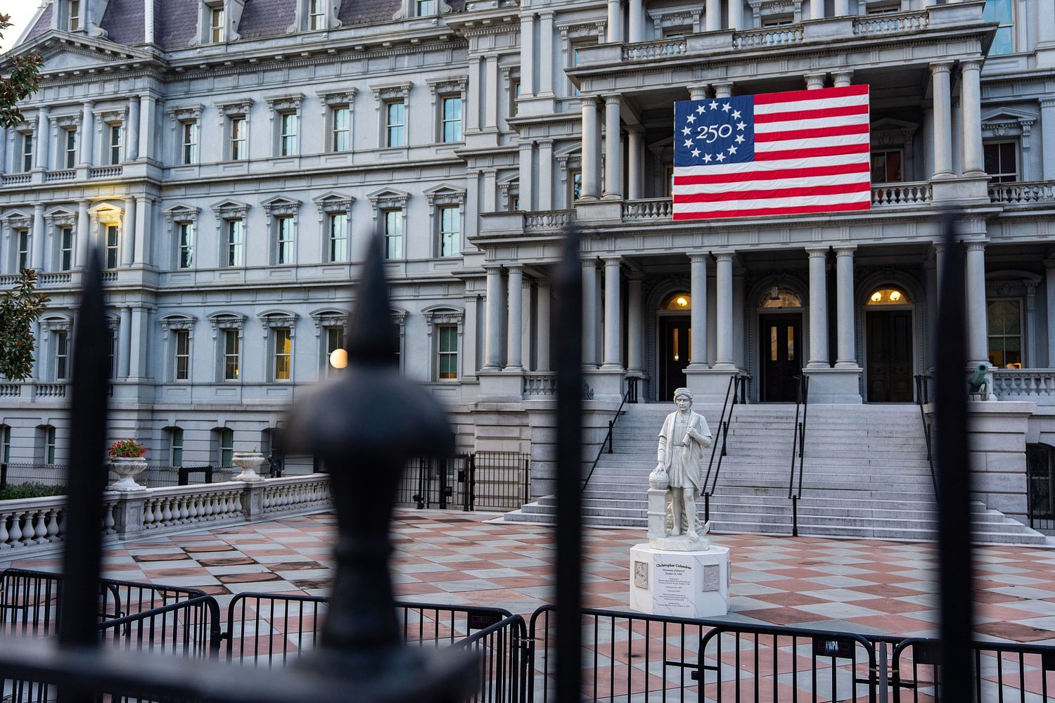 Painting Eisenhower Building would diminish historic character of White House complex, report says