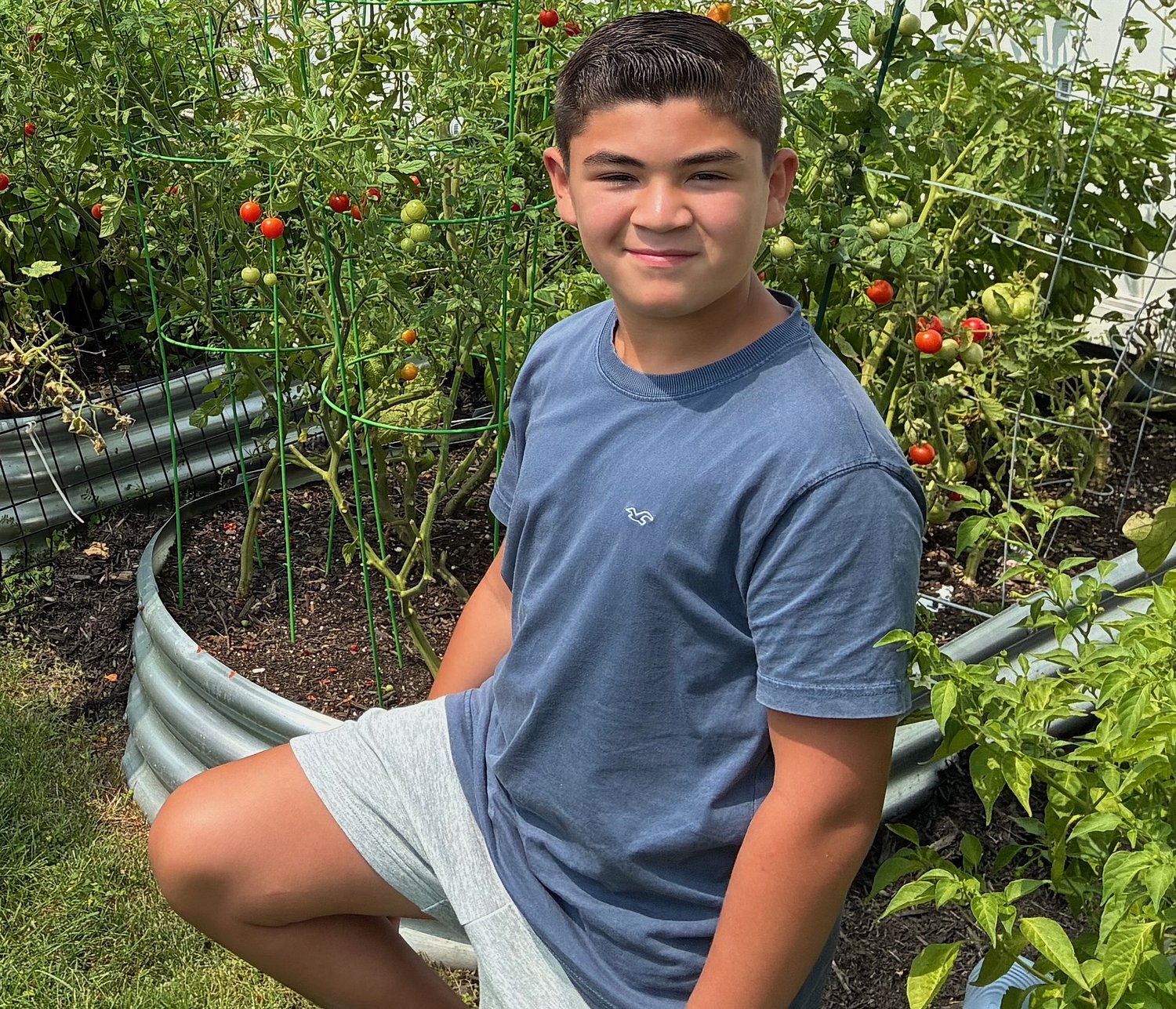 Staten Island teen turns backyard garden into social media sensation with 173K followers
