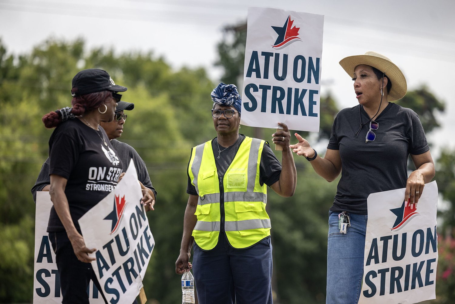Jackson bus drivers go on strike after latest contract impasse between union and MV Transportation