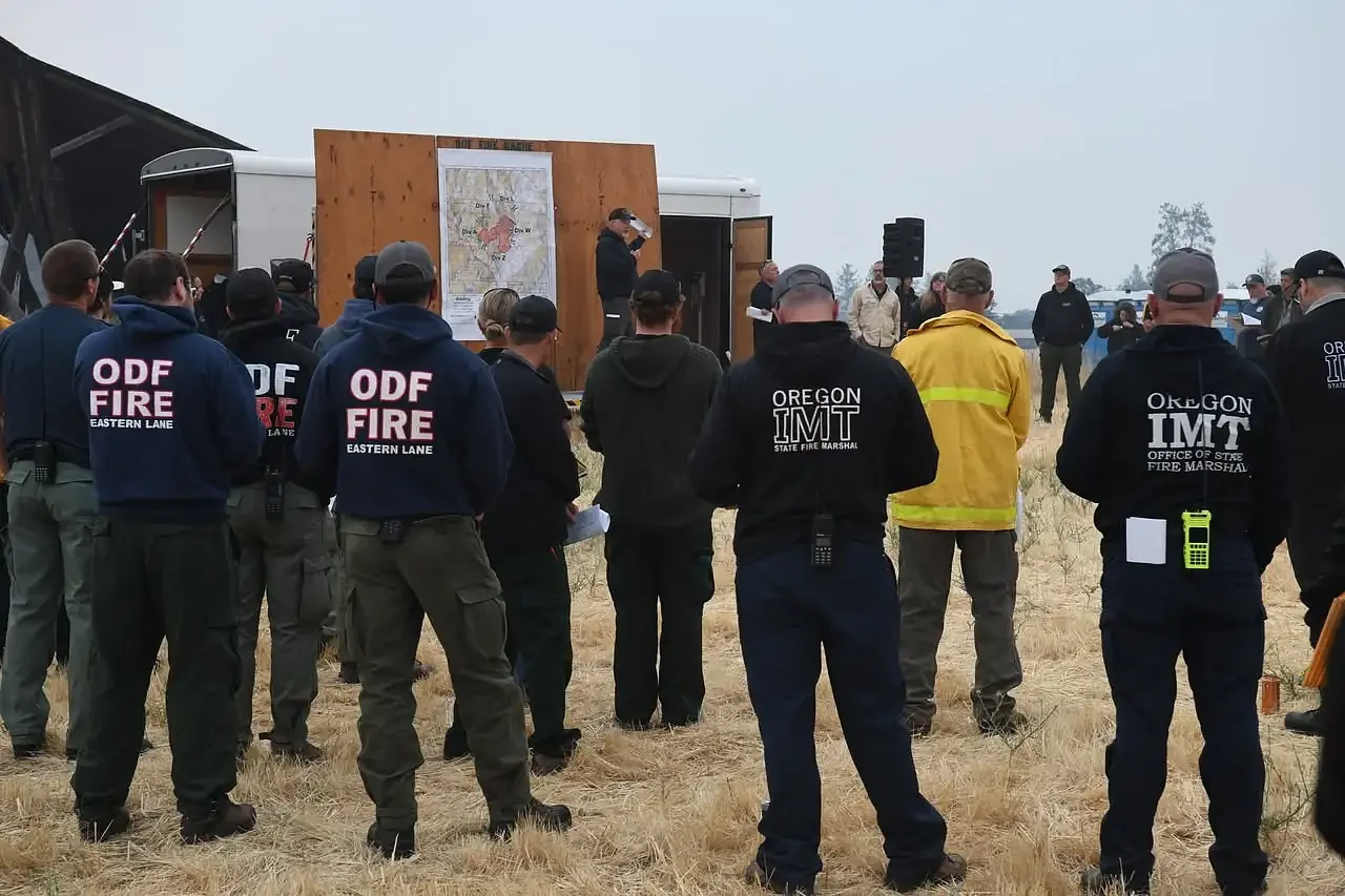 Local firefighters called to aid in battle against growing wildfire near Medford
