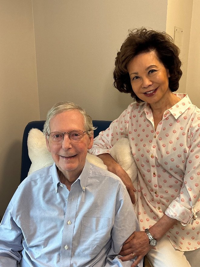 'Still working hard to get back' | Senator Mitch McConnell's office issues new photo, update on his health