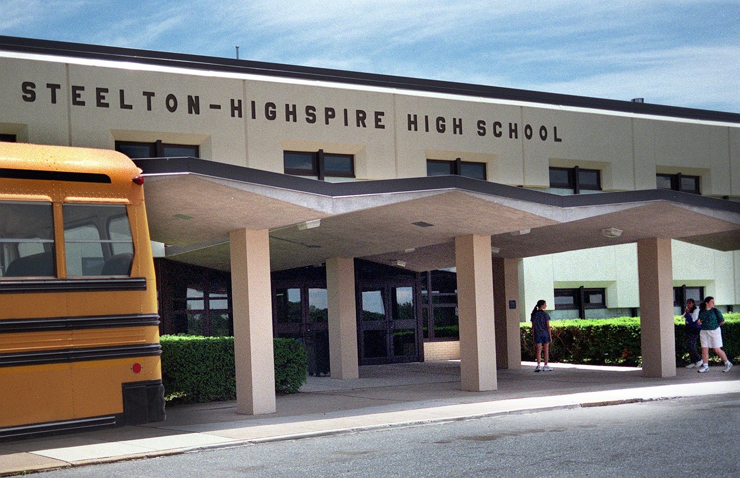 Steel-High teacher flashed gun at student he’d fought with: police