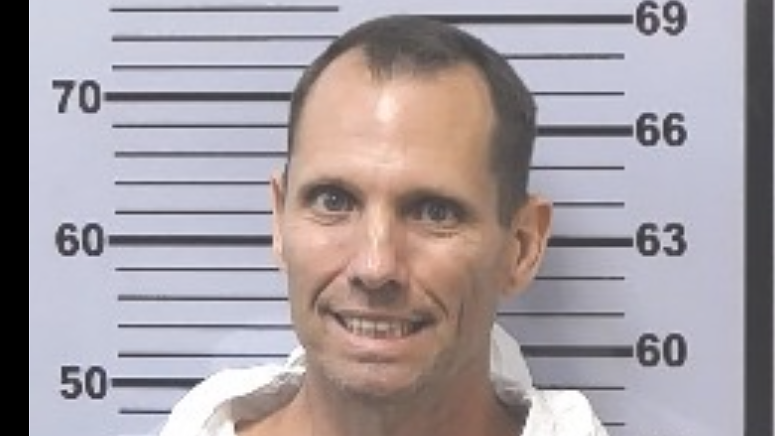 ‘Kill him’: Alabama man accused of chainsaw killings removed from court