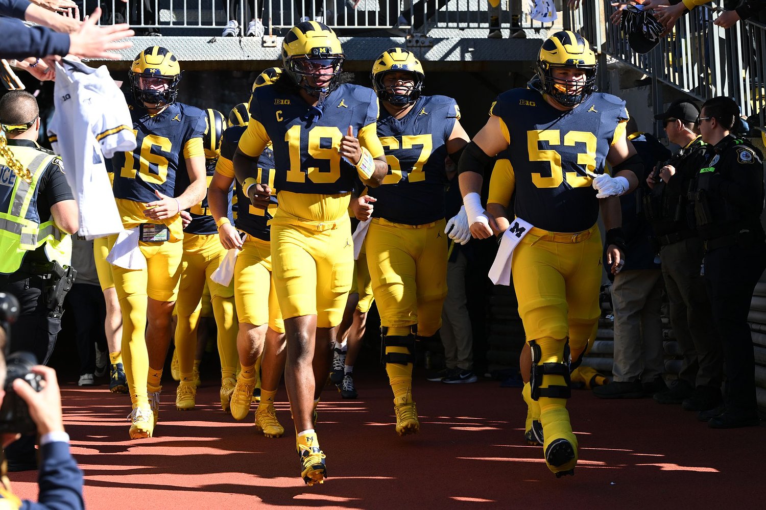 Michigan quarterback Bryce Underwood benched and replaced by Tommy Carr in win over Penn State