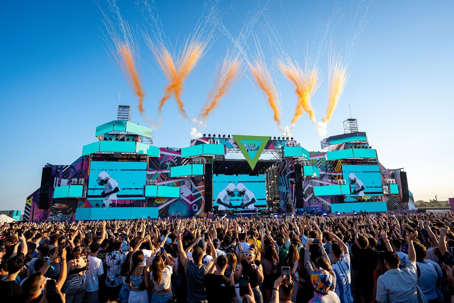 Tragedie la Beach, Please: un străin a murit după ce i s-a făcut rău în parcarea festivalului