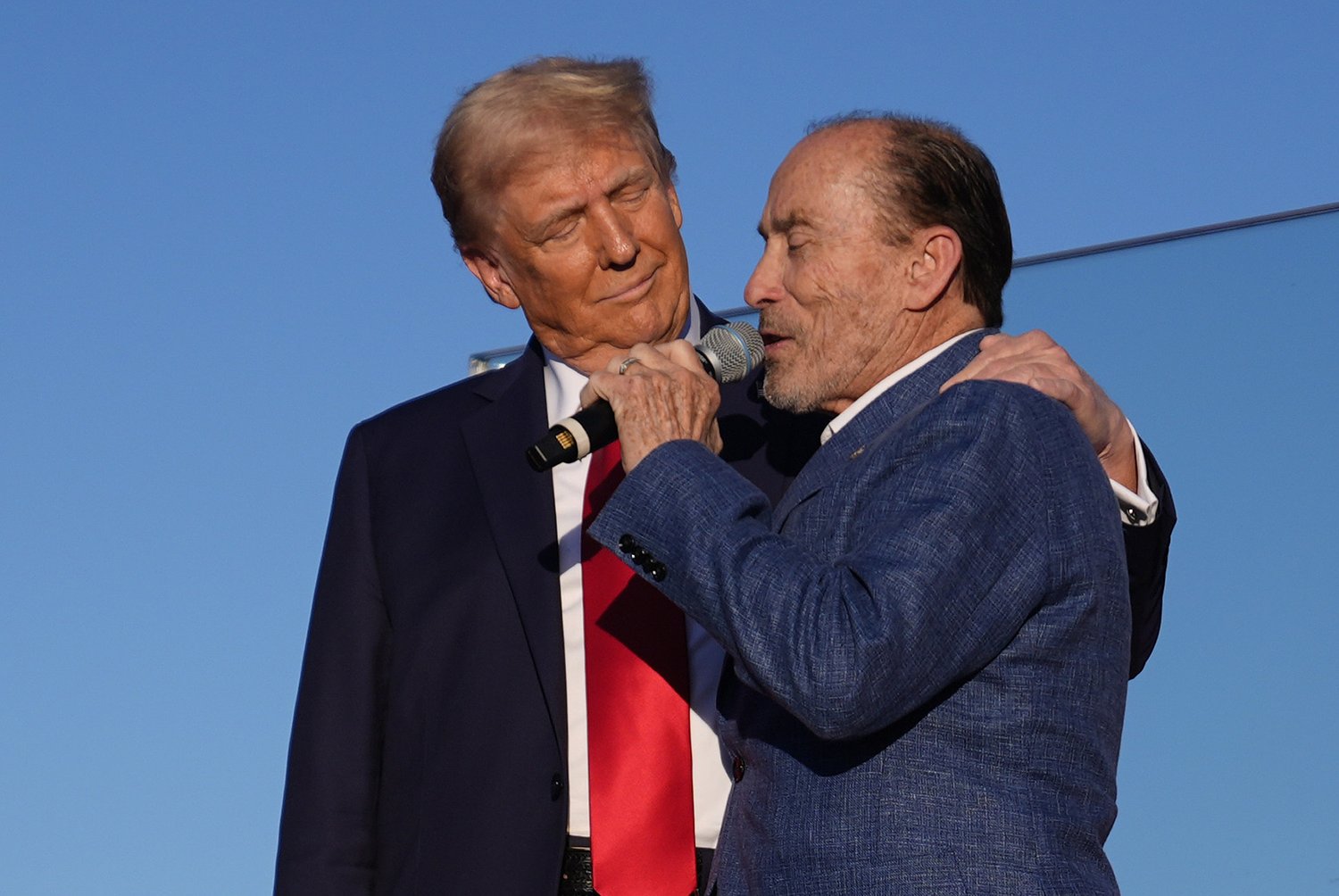 Country music legend proud to ‘stand with our fantastic president’ on July 4