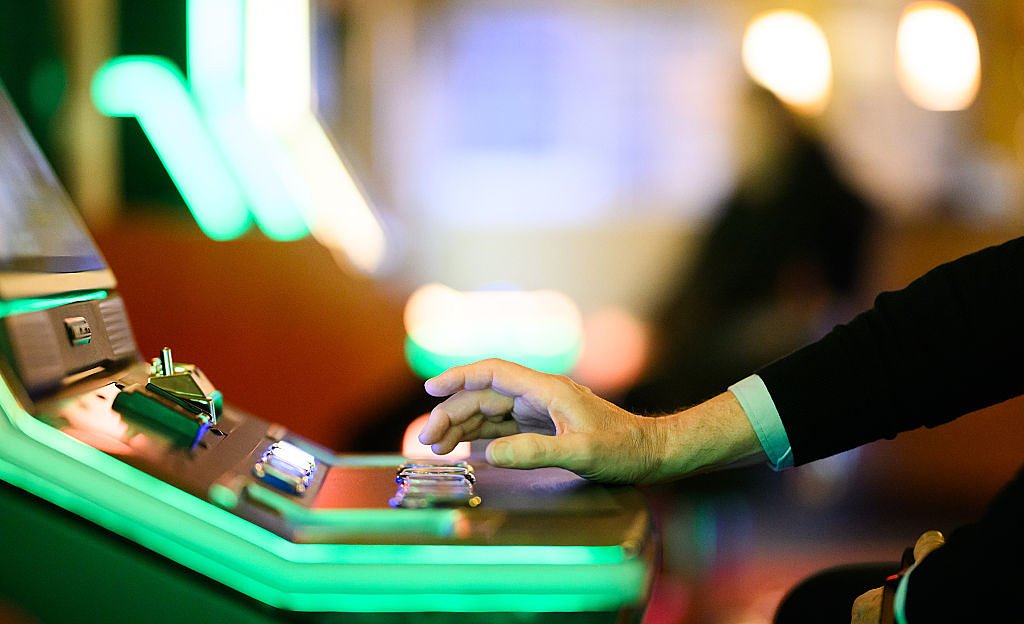 Traveler hits $3.3 million jackpot during layover at Las Vegas airport